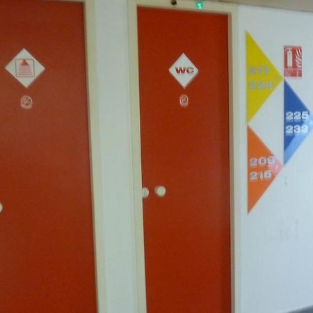 Lemon Hotel Dreux Chartres Bagian luar foto