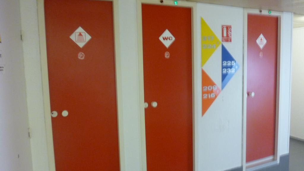 Lemon Hotel Dreux Chartres Bagian luar foto
